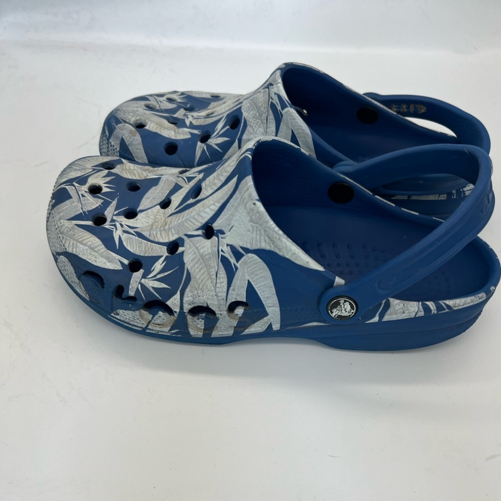 CROCS Navy Blue White Tropical Print Clogs - Picture 3 of 5